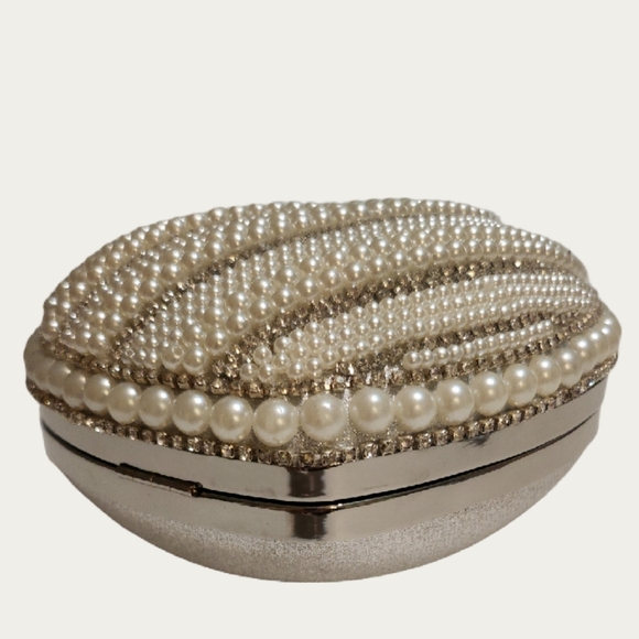 Alessia Heart-Shaped Pearl Clutch with Sparkly Ring Holder NWT - Picture 5 of 10